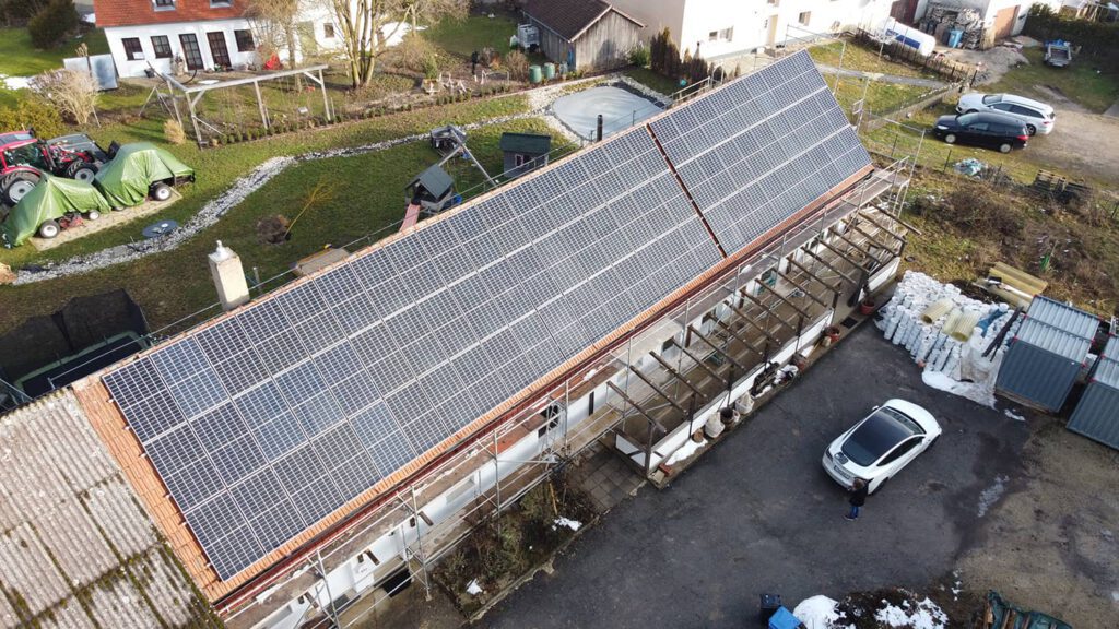 PV-Anlagen_012 Fischerhaus Fertighaus Holzhaus Niedrigenergiehaus Sonnen Photovoltaik Solar Stromspeicher Qualität aus Bayern