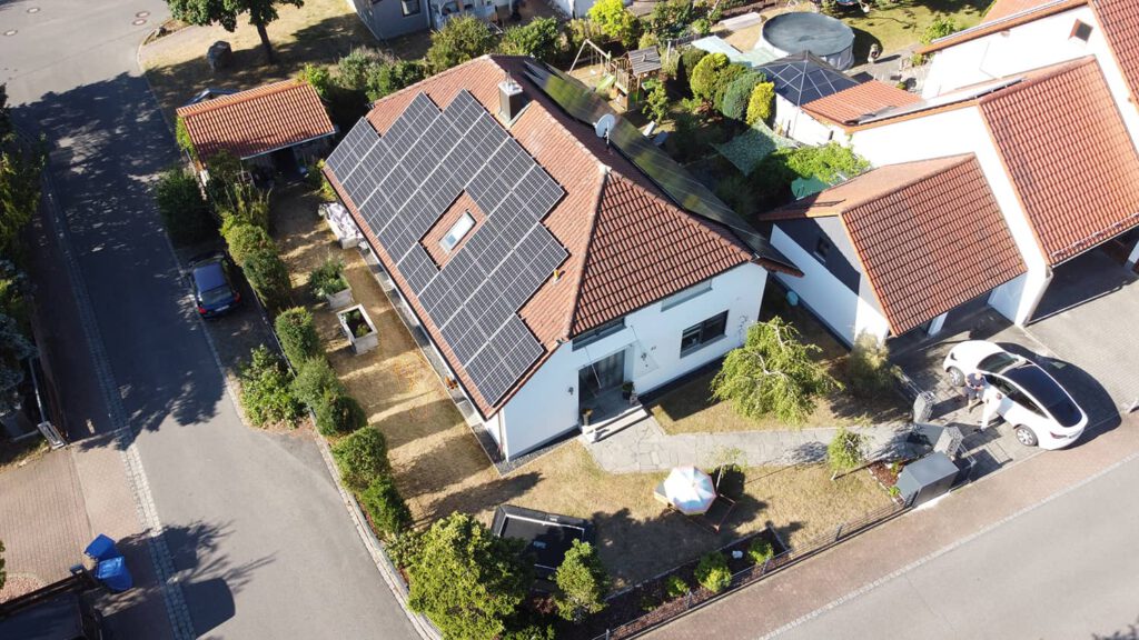 PV-Anlagen_014 Fischerhaus Fertighaus Holzhaus Niedrigenergiehaus Sonnen Photovoltaik Solar Stromspeicher Qualität aus Bayern