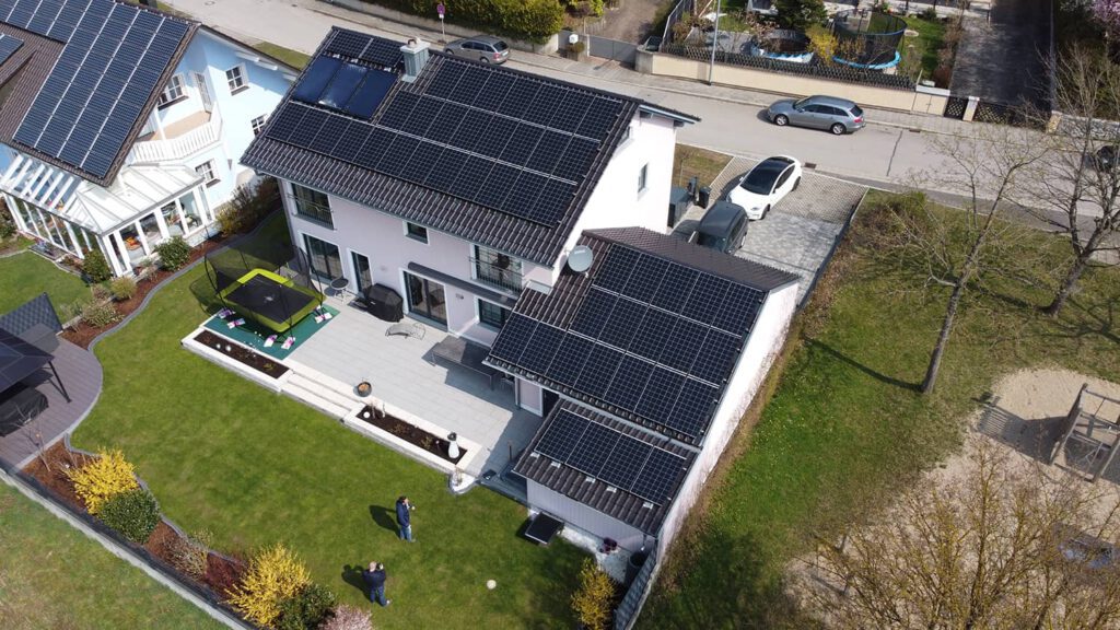 PV-Anlagen_019 Fischerhaus Fertighaus Holzhaus Niedrigenergiehaus Sonnen Photovoltaik Solar Stromspeicher Qualität aus Bayern