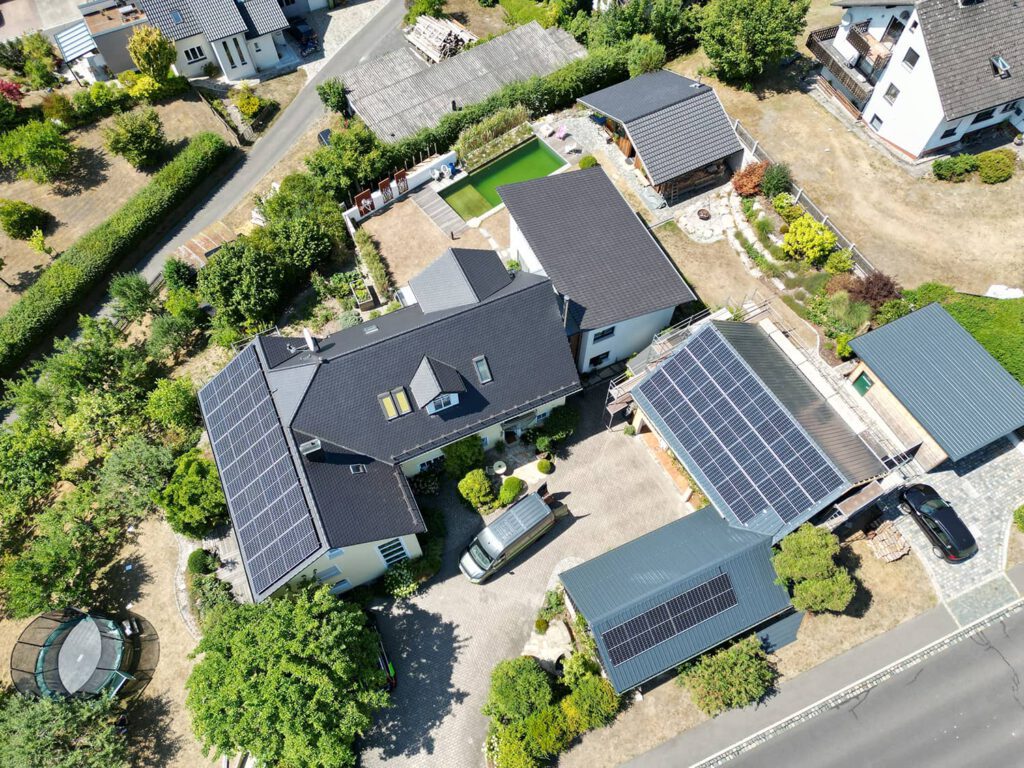 PV-Anlagen_022 Fischerhaus Fertighaus Holzhaus Niedrigenergiehaus Sonnen Photovoltaik Solar Stromspeicher Qualität aus Bayern