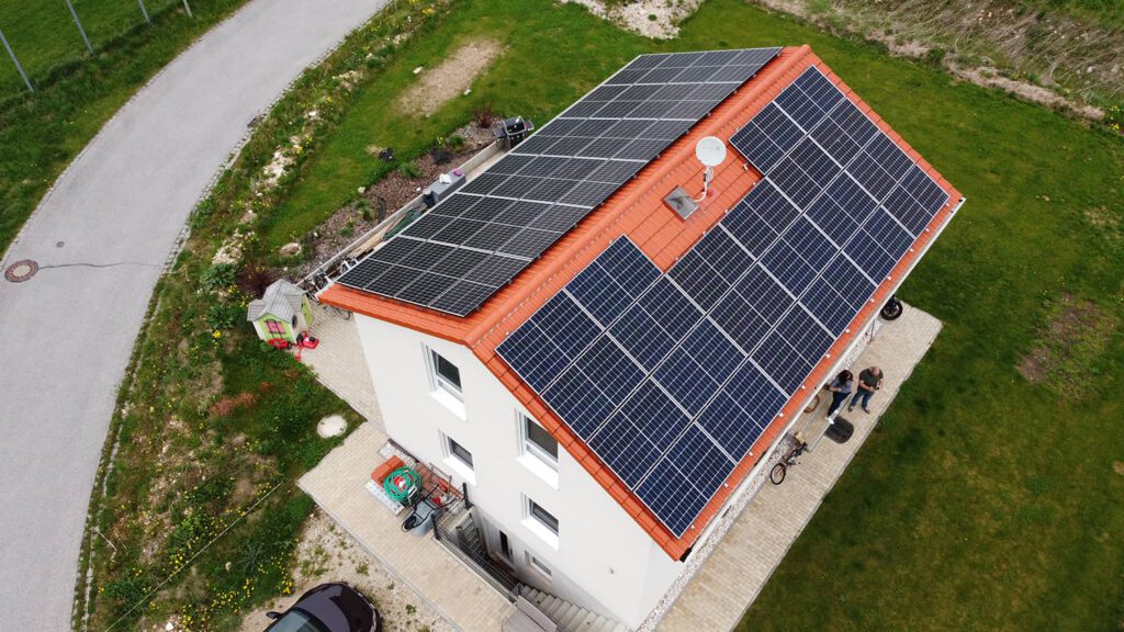 PV-Anlagen_026 Fischerhaus Fertighaus Holzhaus Niedrigenergiehaus Sonnen Photovoltaik Solar Stromspeicher Qualität aus Bayern