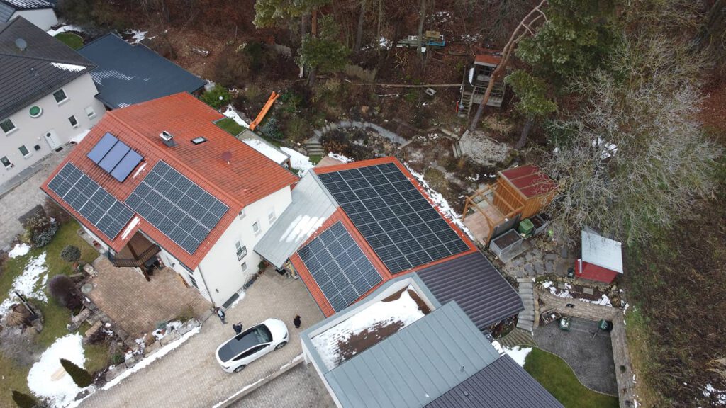 PV-Anlagen_029 Fischerhaus Fertighaus Holzhaus Niedrigenergiehaus Sonnen Photovoltaik Solar Stromspeicher Qualität aus Bayern