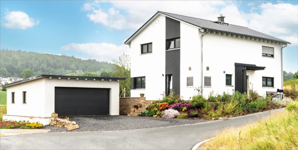 Immovative_Haus_10 Fischerhaus Fertighaus Holzhaus Niedrigenergiehaus Sonnen Photovoltaik Solar Stromspeicher Qualität aus Bayern