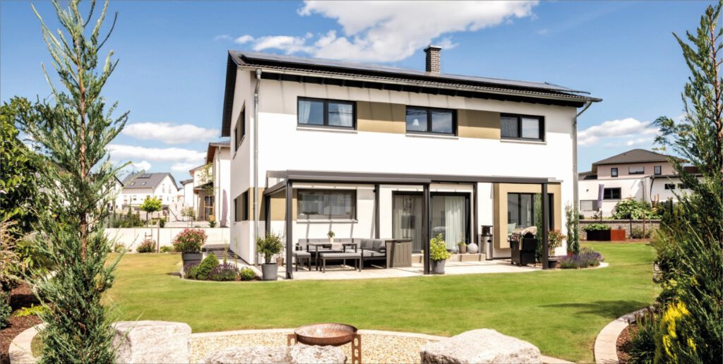 Immovative_Haus_11 Fischerhaus Fertighaus Holzhaus Niedrigenergiehaus Sonnen Photovoltaik Solar Stromspeicher Qualität aus Bayern